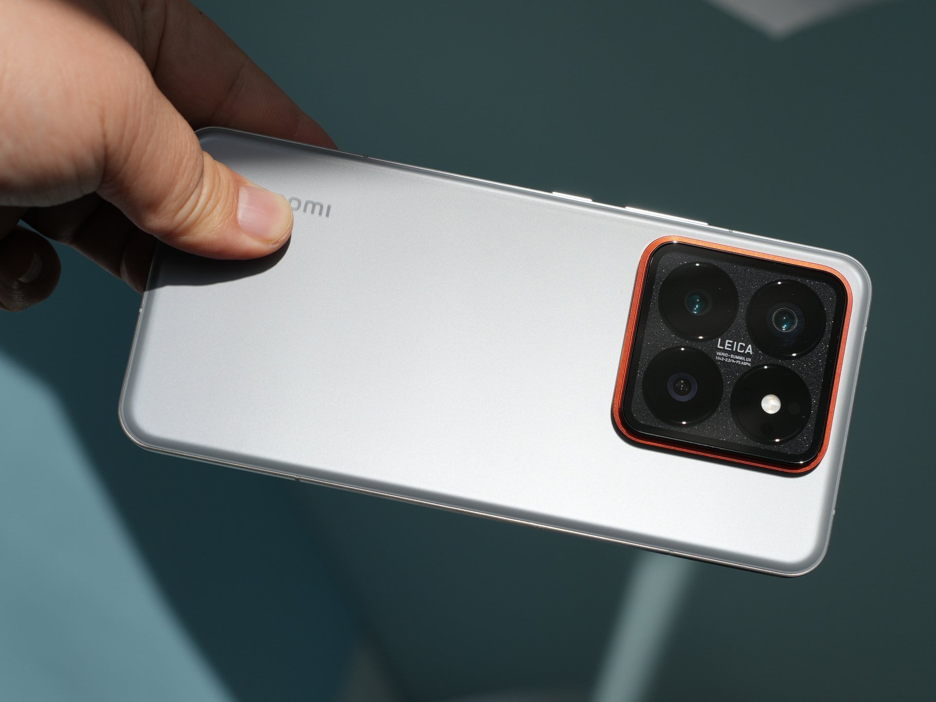 Титановый Xiaomi 14 Pro показали в деталях на реальных фото и видео - 4PDA