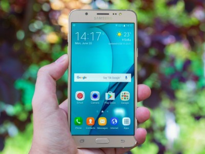    Samsung Galaxy J7 (2016)