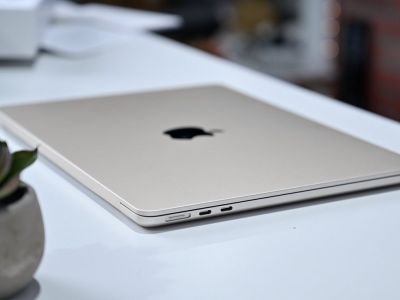    Apple MacBook Air  