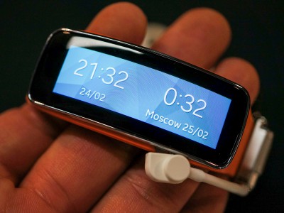 Samsung Gear Fit:    