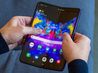 Samsung Galaxy Fold vs -.  ?