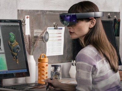  Microsoft HoloLens      