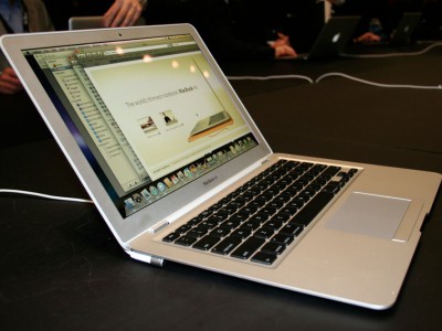 Apple MacBook Slim    17 