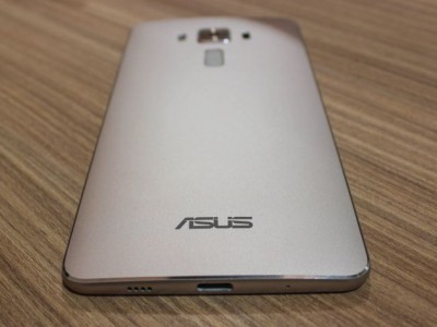 ASUS ZenFone 3 Deluxe      Snapdragon 821