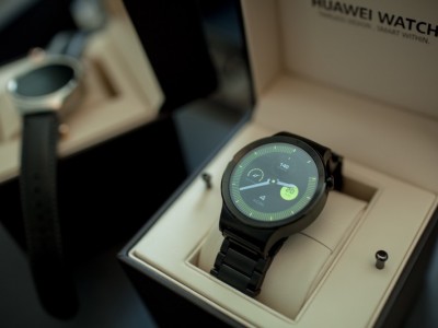  Huawei Watch   Android Wear 2.0