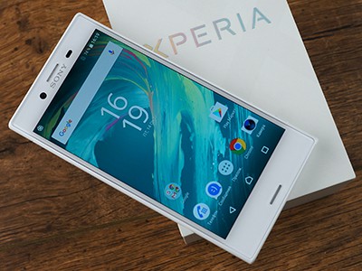  Sony Xperia X Compact:   