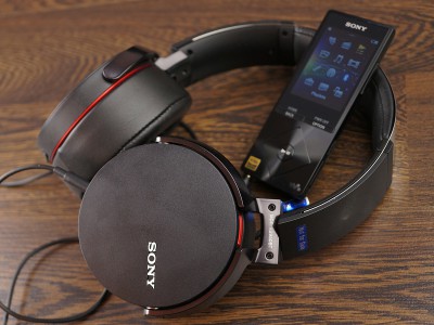  Sony MDR-XB950BT:   wireless 