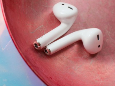 Apple AirPods   