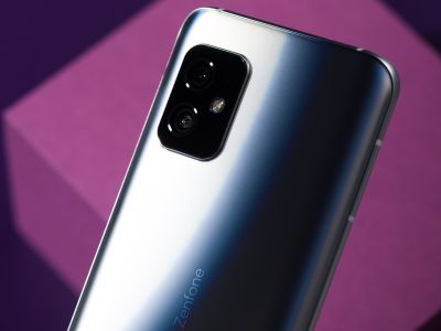  ASUS ZenFone 8:    