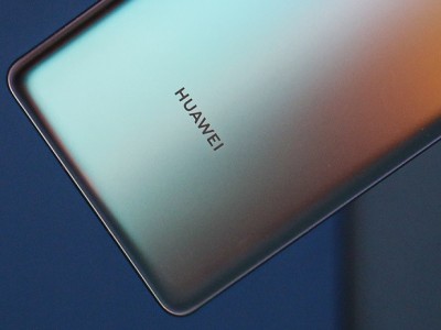    HUAWEI Mate 50.  