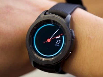 Samsung Galaxy Watch4   -  