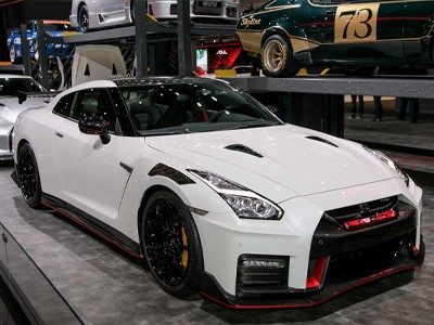  Nissan GT-R      []