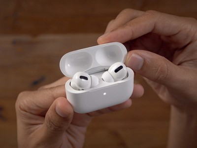 - : Apple AirPods Pro 2     