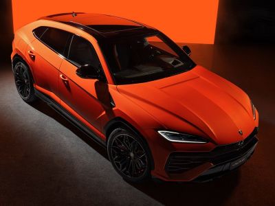  Lamborghini Urus  