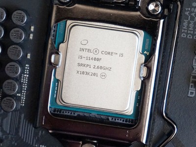 : Core i5-12400F  Ryzen 5 5600X     