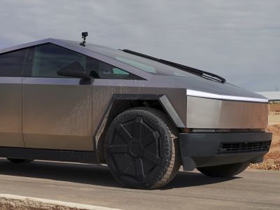 Tesla Cybertruck  Ford F-150 Raptor     [] 