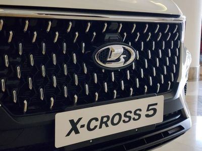   Lada X-Cross 5:    