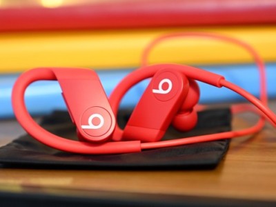   Powerbeats   Apple   