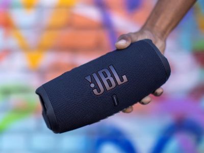   JBL Charge 5    