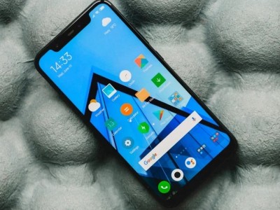 Xiaomi Pocophone F1     Galaxy S9+  Geekbench