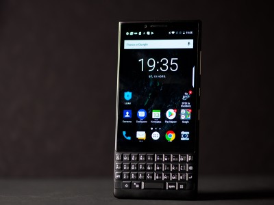  BlackBerry KEY2: -  Android