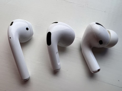   Apple AirPods   