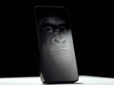  Gorilla Glass        