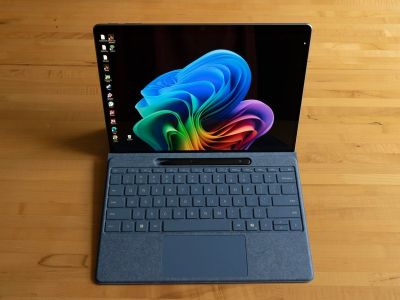  Snapdragon   OLED.    Microsoft Surface Pro 11