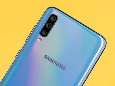  Samsung Galaxy A70:     